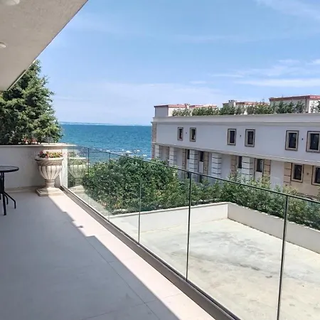 Sea Point La Apartahotel 4*