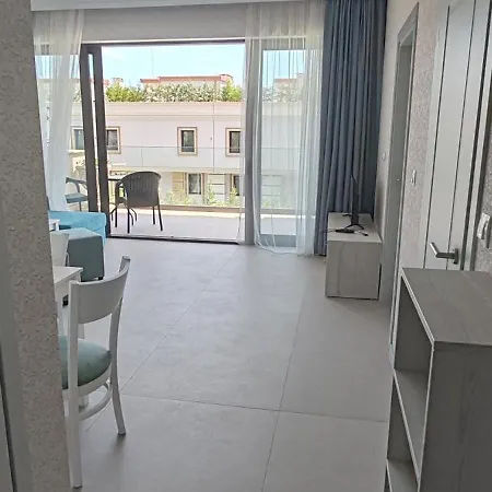 Sea Point La Apartahotel 4*