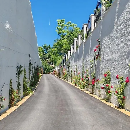 Sea Point La Apartahotel 4*