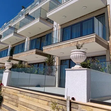 Sea Point La Apartahotel 4*